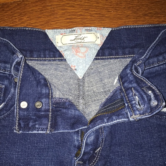 Levi Shorts - Picture 3 of 4